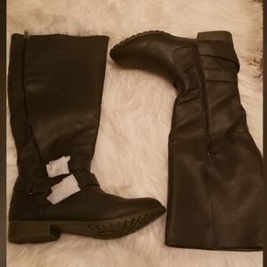 NWOT Brand New Knee High Gray Leather Boots